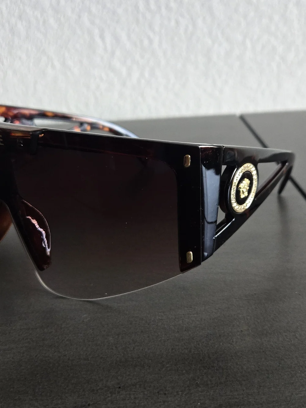 Versace - Picture 3 of 3